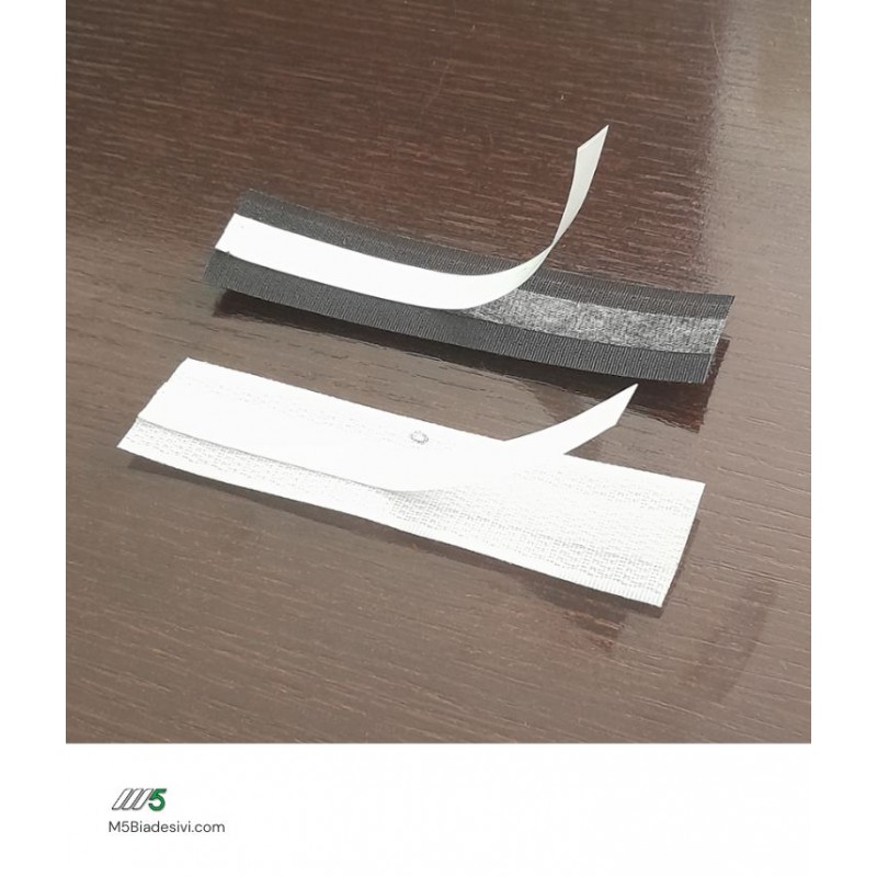 Nastro hook & loop con strip adesivo centrale